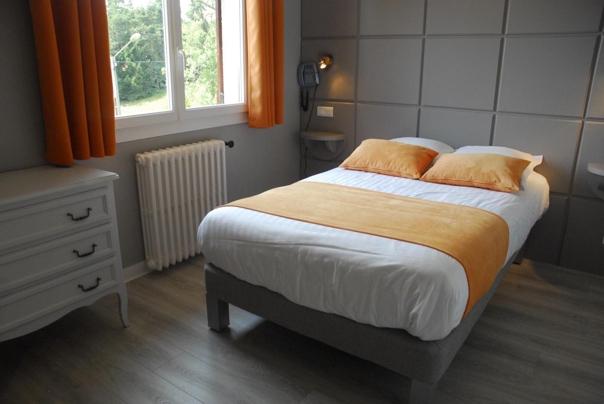 Logis Hotel Le Relais Du Bois Vialotte Ле-Шамбон-сюр-Ліньон Екстер'єр фото