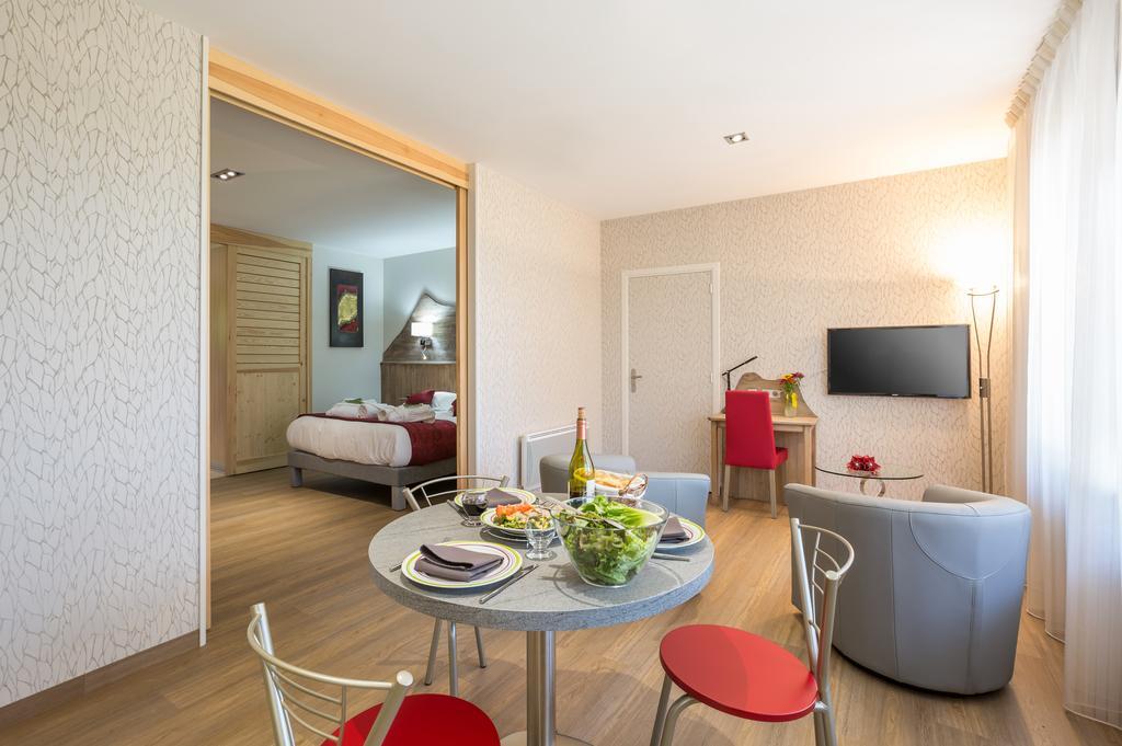 Logis Hotel Le Relais Du Bois Vialotte Ле-Шамбон-сюр-Ліньон Екстер'єр фото